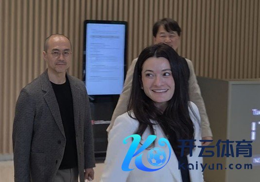 英伟达CEO黄仁勋男儿